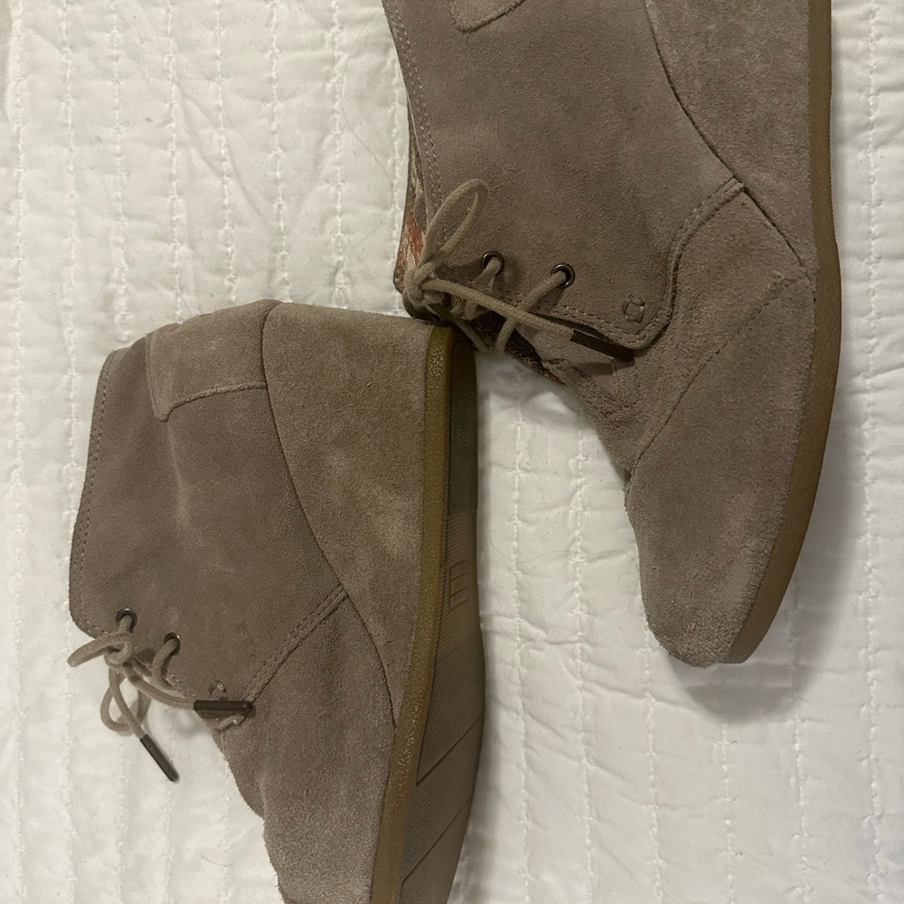 Toms Textured Fabric Interior